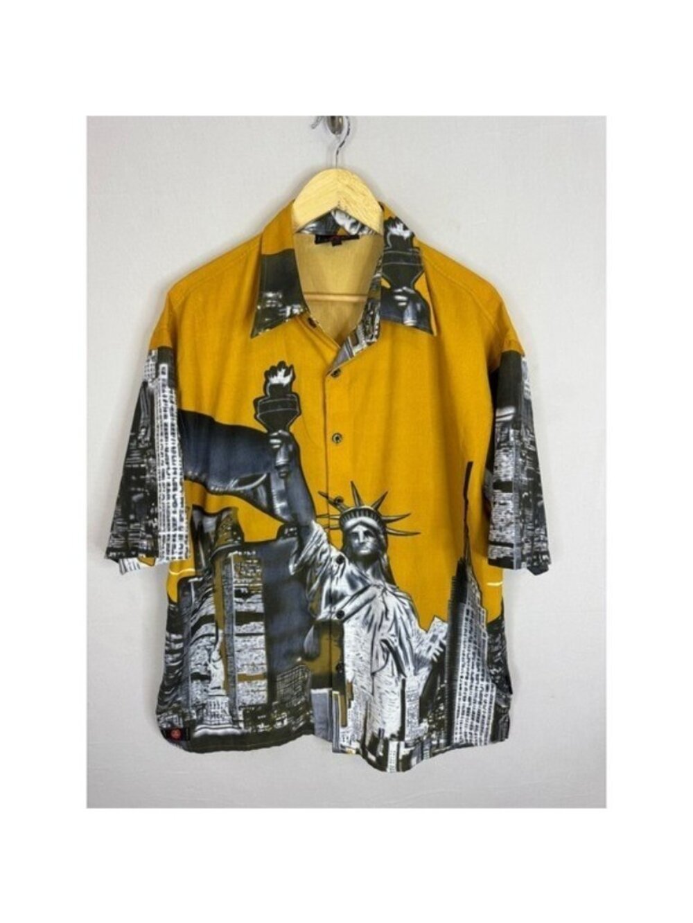 Sword Mens  L Statue of Liberty NYC Polyester Silk Skyline Button Shirt Yellow